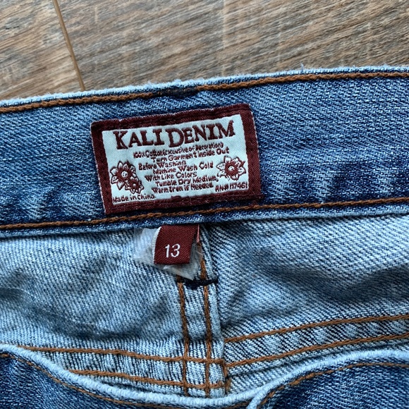 Kali Denim Women's Blue Jeans Size 13  Distressed Cropped Cuffed Jeans - Picture 4 of 4